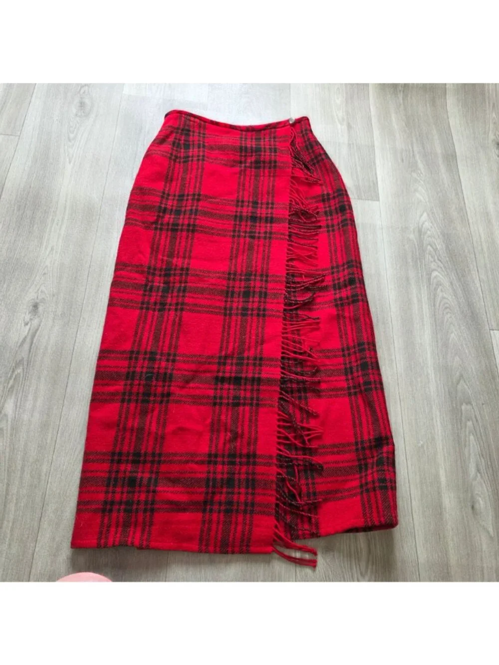 Eddie Bauer Red & Black Plaid Wool Wrap Skirt With Fringe Detail Size 6